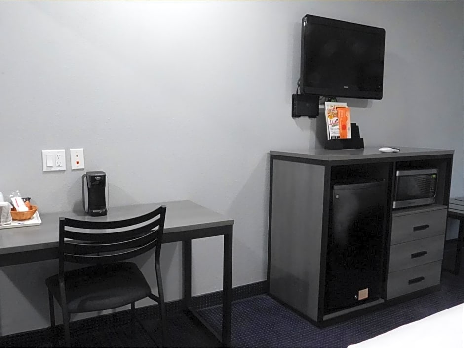 Americas Best Value Inn & Suites-Bush Intl Airport