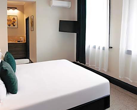 Standard Room With Window