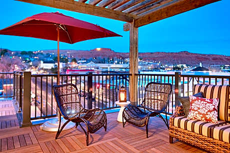 Executive King Terrace, 1 Bedroom Larger Suite, 1 King, Sofa Bed, City View, Corner Room
