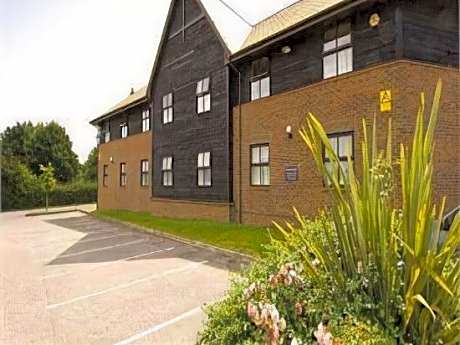 Premier Inn Farnborough West (Southwood)