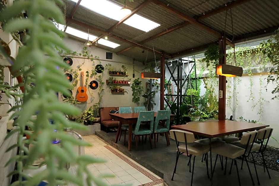 SEMERU HOSTEL MALANG