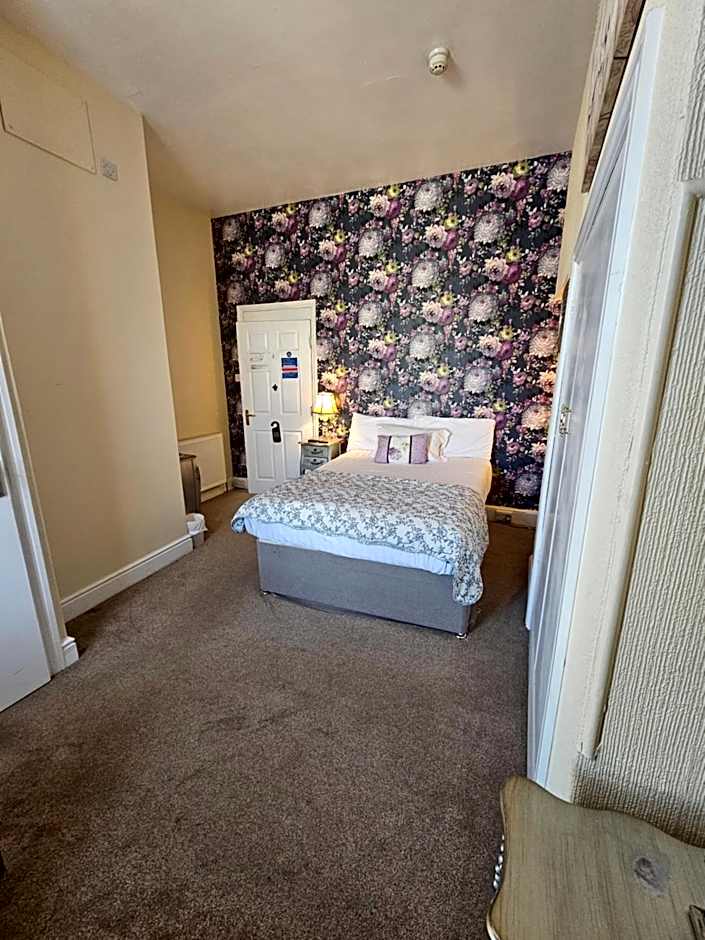 Rivelyn Hotel Bar & Restaurant