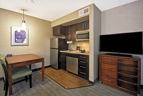 One-Bedroom Suite with Two Double Beds and Fireplace - Non-Smoking