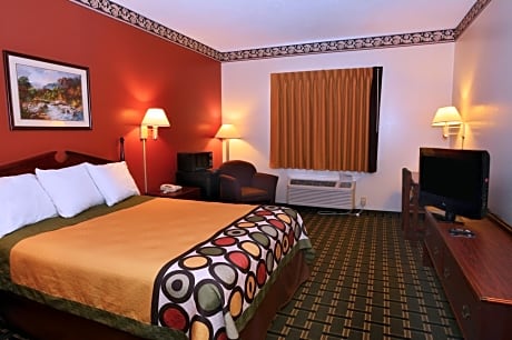 Studio Suite with Three Queen Beds - Non-Smoking