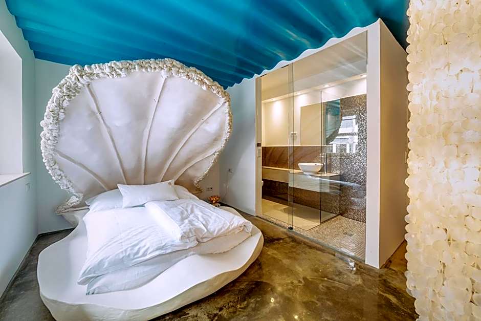 18Arts Hotel