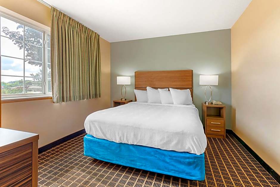 MainStay Suites Dubuque at Hwy 20