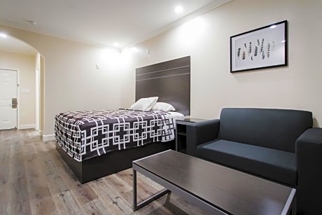Deluxe King Suite