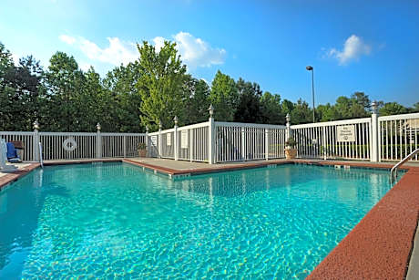Comfort Suites near Birkdale Village - Huntersville