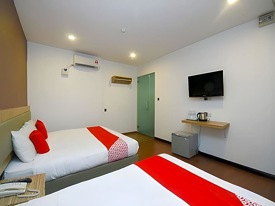 Super OYO 976 Dragon Inn