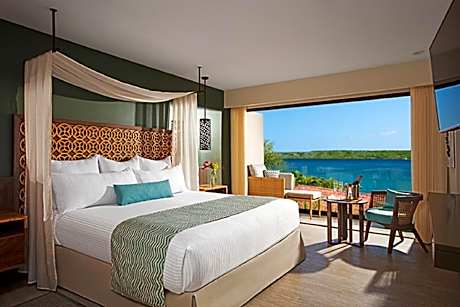 Deluxe Ocean View King Balcony