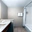 Holiday Inn Express and Suites Staunton By IHG