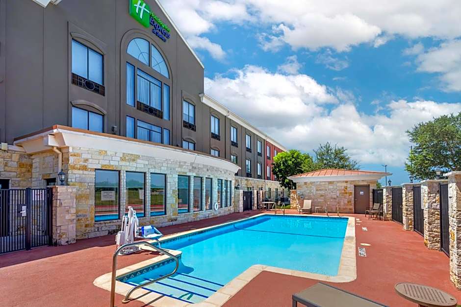 Holiday Inn Express and Suites Beeville By IHG