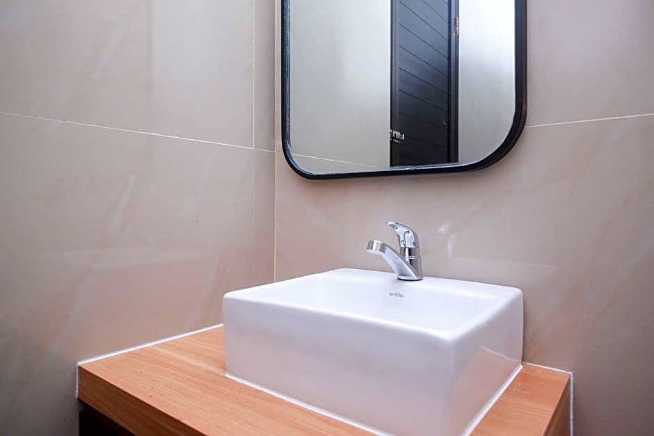 RedDoorz Syariah at Tasneem Puspowarno Semarang