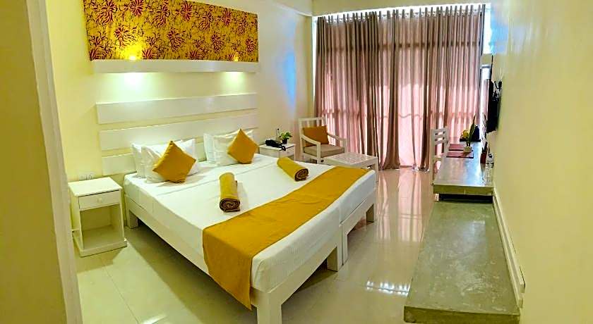 Beacon Beach Hotel