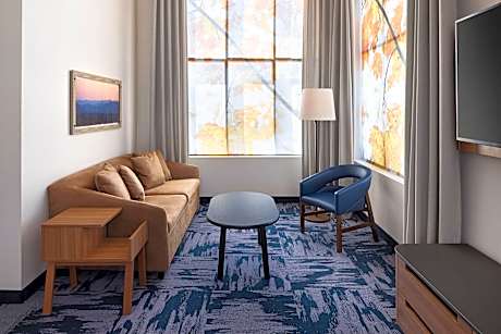 Premier, 1 Bedroom Suite, 1 King, Sofa bed, Mountain view