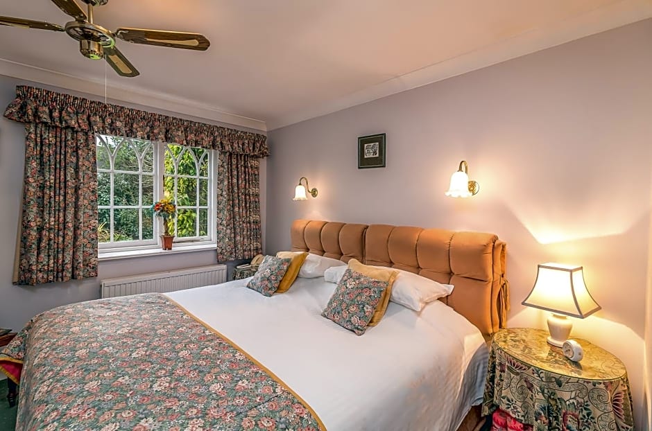 The Lynch Country House