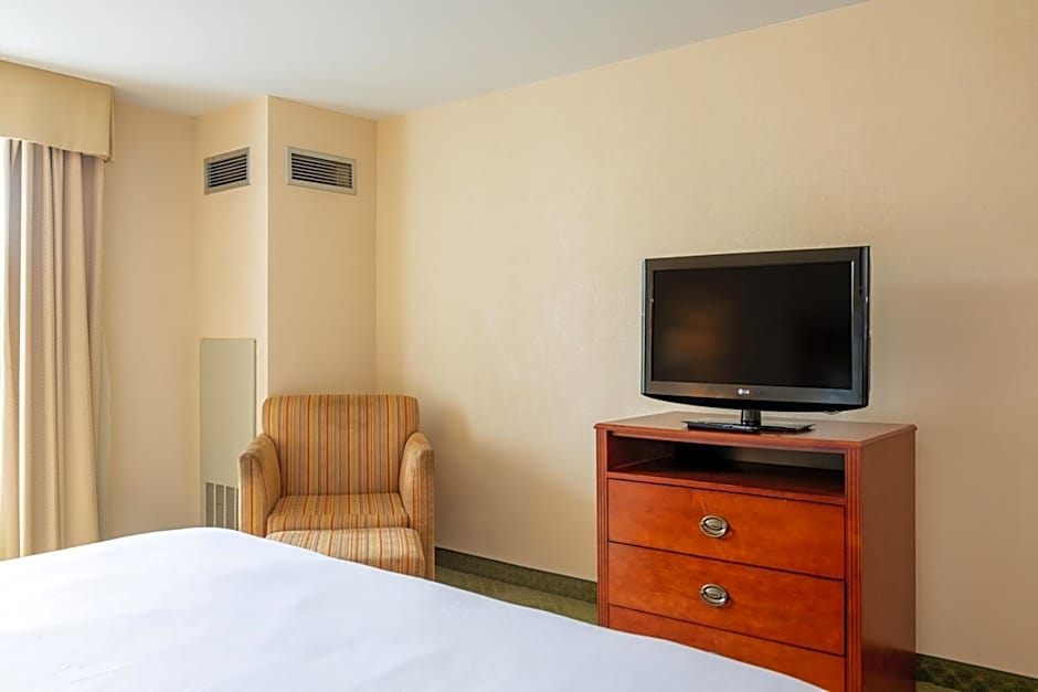 White River Inn & Suites