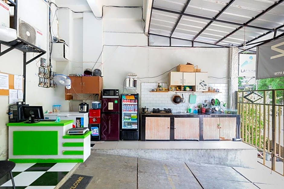 RedDoorz @ Stariez Kemang