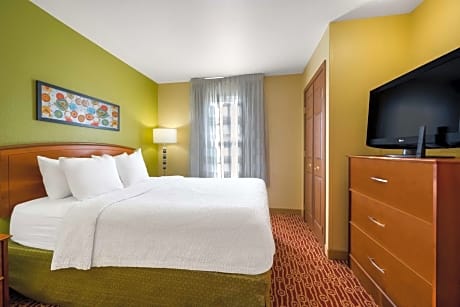 One Bedroom Suite Queen - Home Office