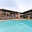 Cedar Street Hotel & Suites