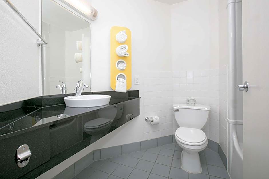 Motel 6-Brooklyn Center, MN - Minneapolis