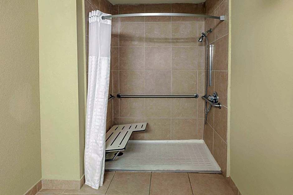 Days Inn by Wyndham Houston East