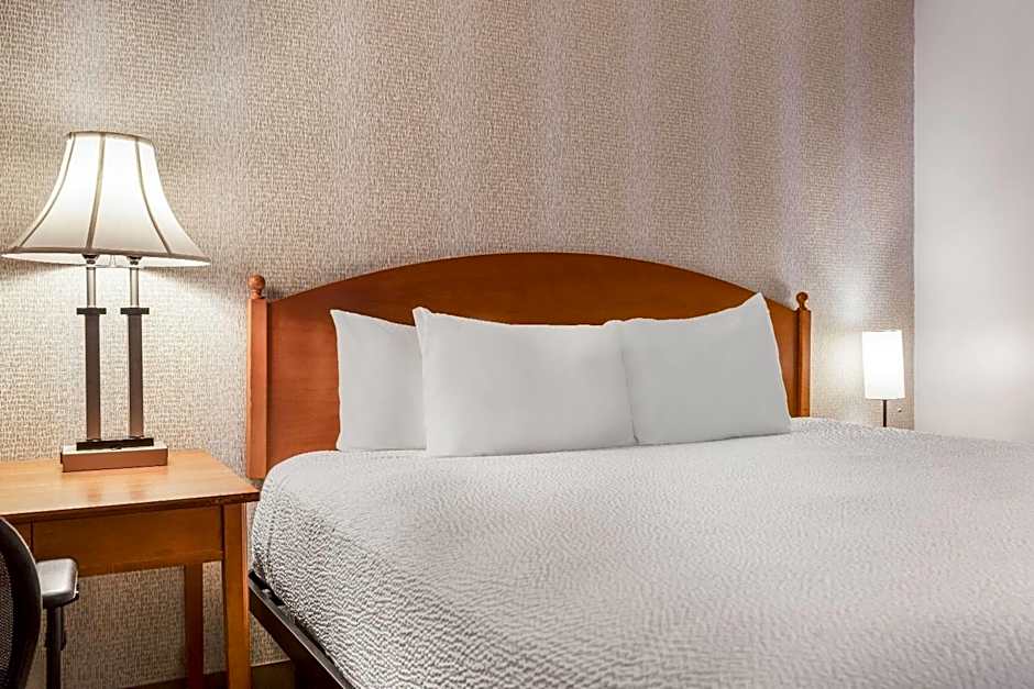 Ramada Hotel & Conference Center by Wyndham State College 