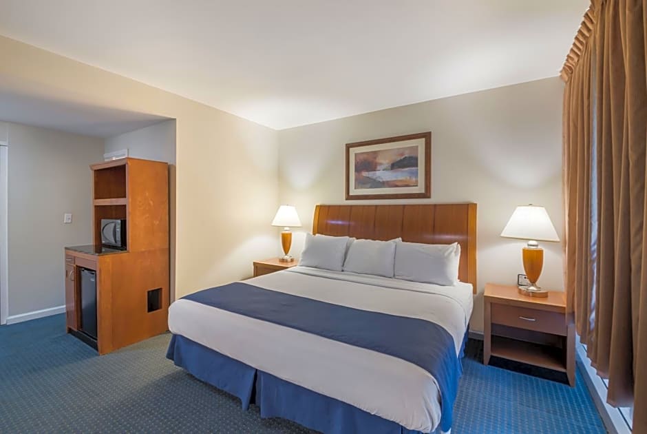 Americas Best Value Inn-Painted Post