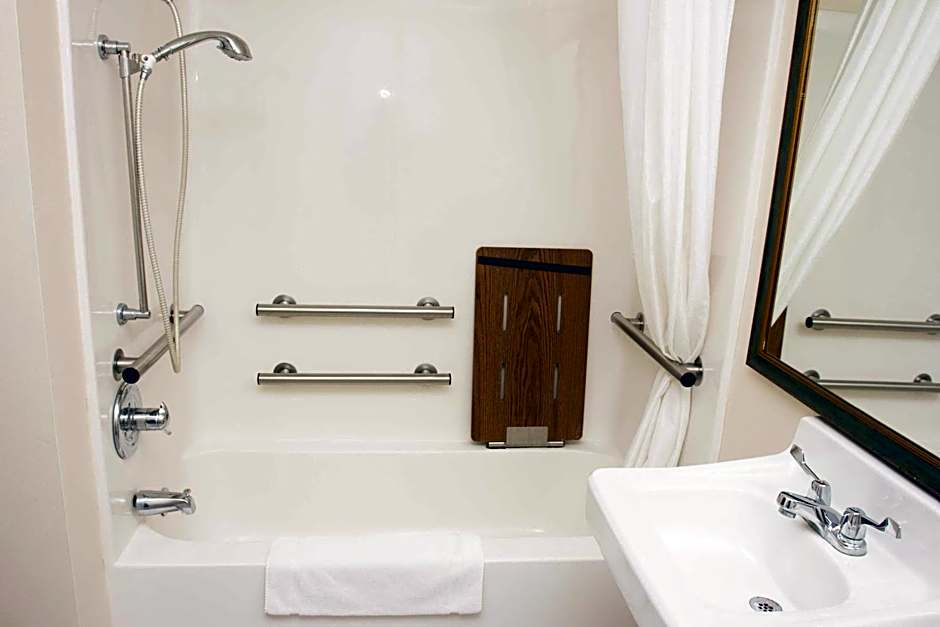 Best Western Lakewood Inn