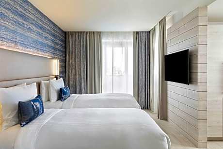Family, 2 Bedroom Suite, Bedroom 1: 1 King, Bedroom 2: 2 Twin