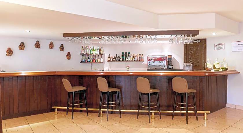 Thunderbird Carrera Hotel & Casino