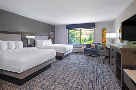 Room with Two Queen Beds - Non-Smoking