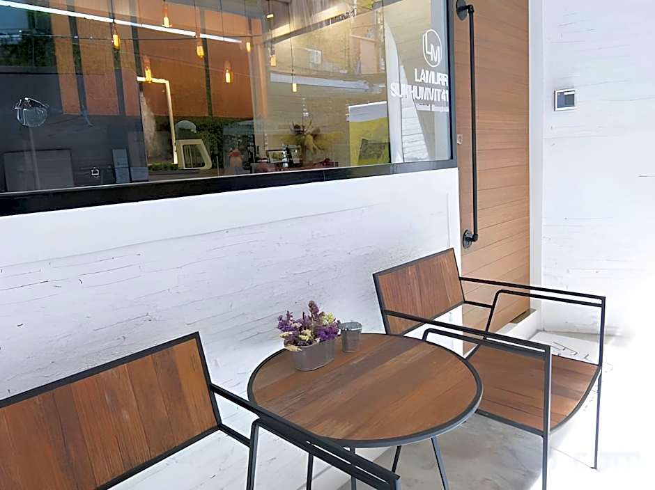 Lamurr Sukhumvit 41 Hostel
