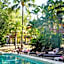 Nomads Airlie Beach Hotel