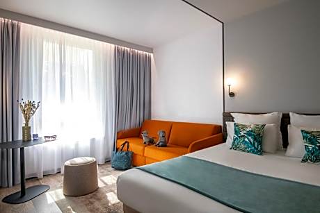 Superior room with 1 Queensize bed and 1 double sofa bed