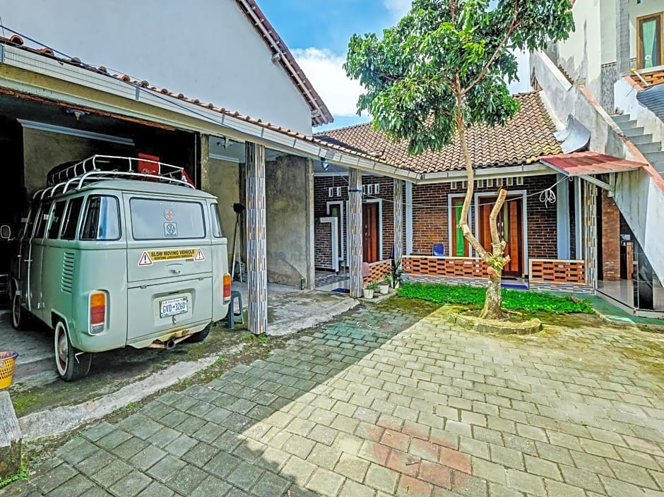 OYO 3355 Homestay Syariah Asyuban