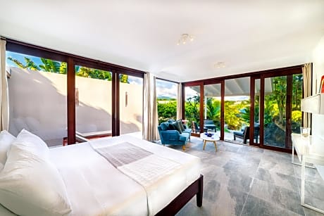 Seaview Luxury 3-Bedroom Villa, 2,800sf