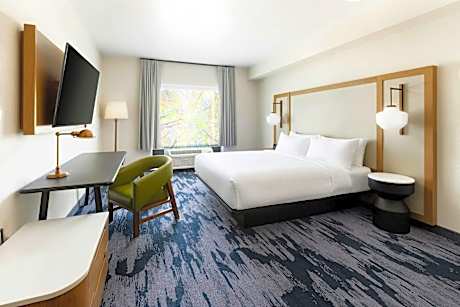 King Room with Transfer Shower and Roll-In Shower - Mobility Access/Hearing Accessible