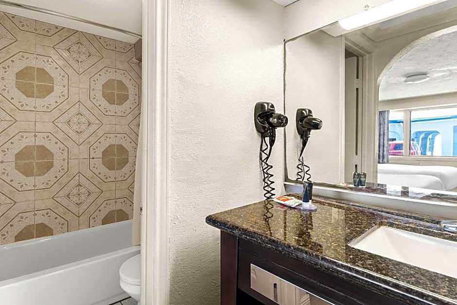 Econo Lodge Galveston Seawall