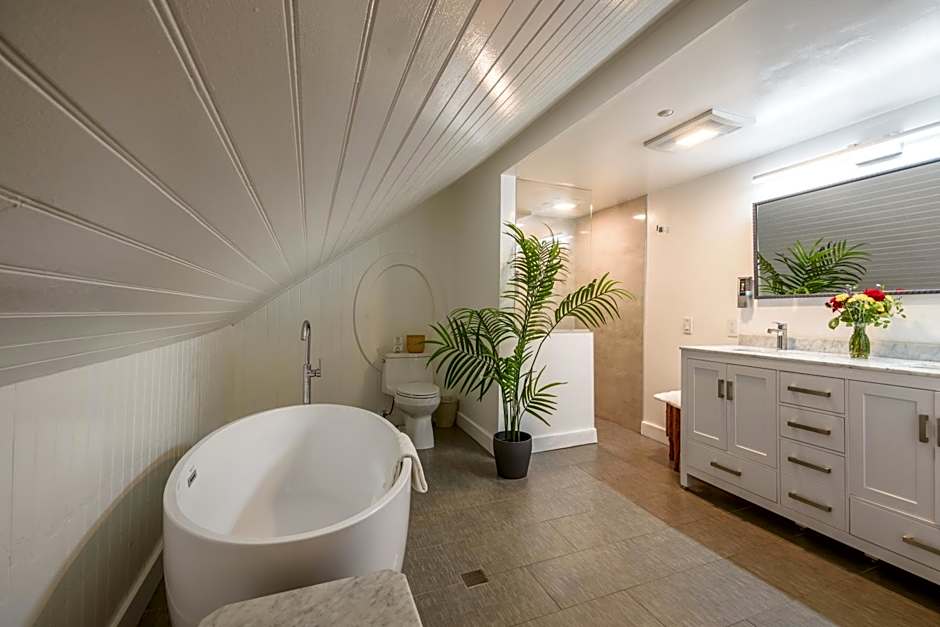 Cedar Gables Inn