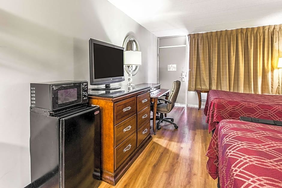 Econo Lodge North