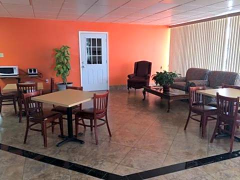 Howard Johnson by Wyndham Winter Haven FL