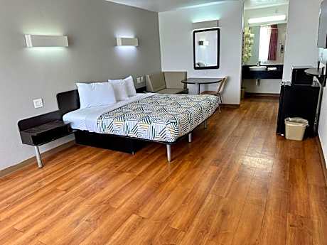 King Room - Non-Smoking