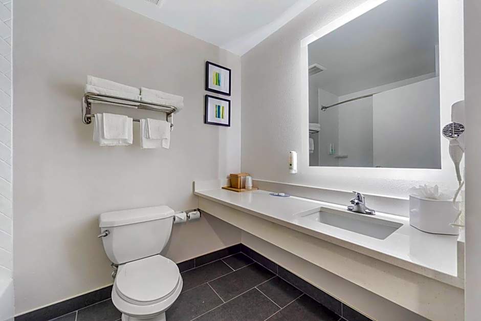 Quality Inn & Suites NJ State Capital Area