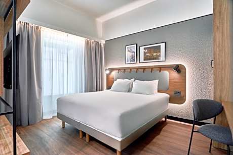Junior Suite - 1 King Bed 1 Sofa Bed