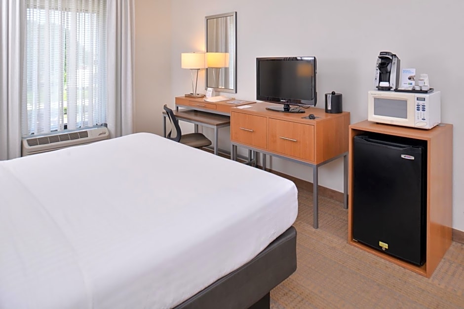 Holiday Inn Express and Suites New Orleans Airport, an IHG Hotel
