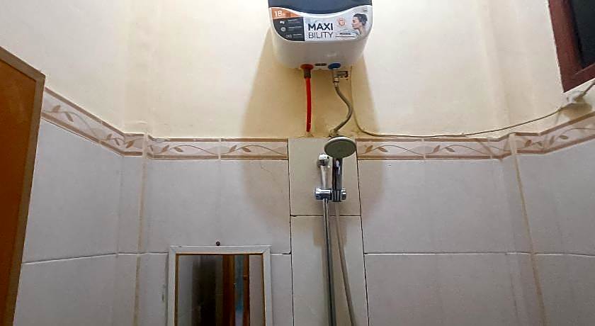 OYO 2848 Senaz Guesthouse