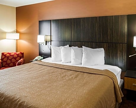 1 King Bed, Nonsmoking