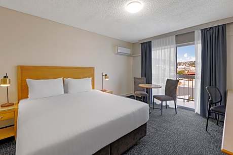 Deluxe King Suite