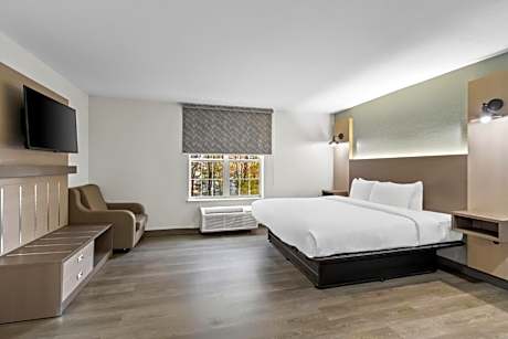 King Suite with Two King Beds - Non-smoking